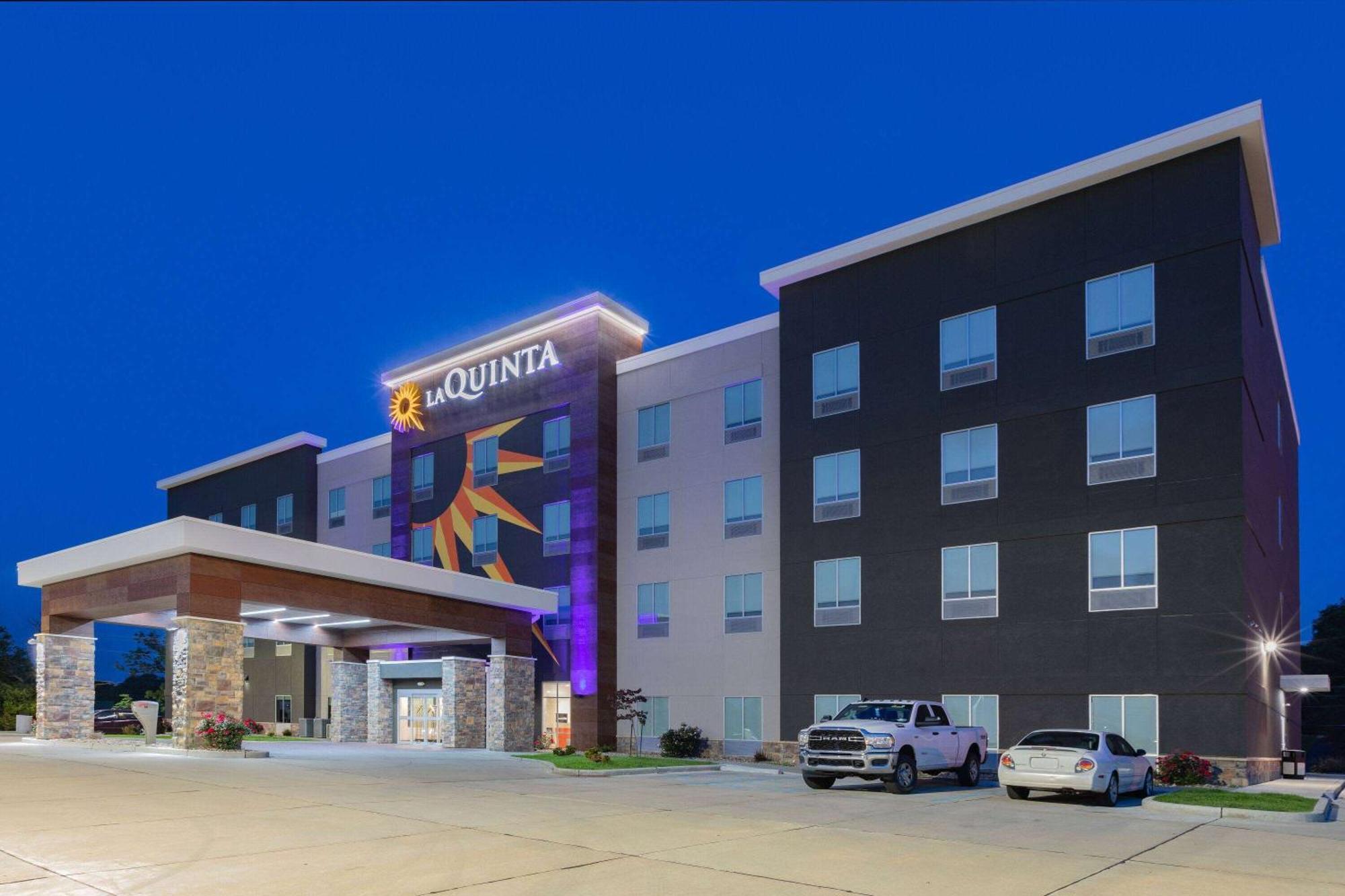 La Quinta Inn & Suites By Wyndham Jackson-Cape Girardeau Exterior photo
