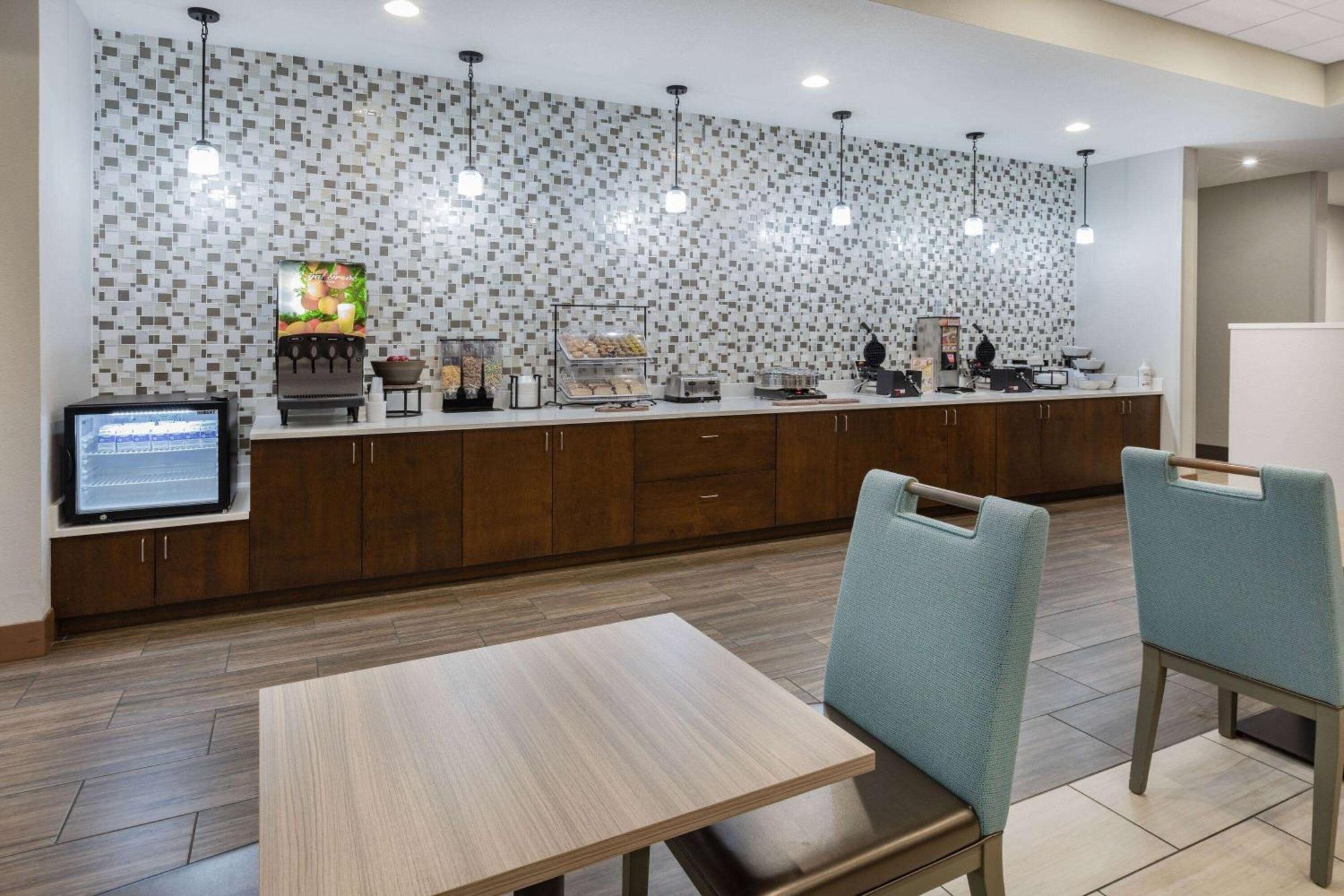 La Quinta Inn & Suites By Wyndham Jackson-Cape Girardeau Exterior photo