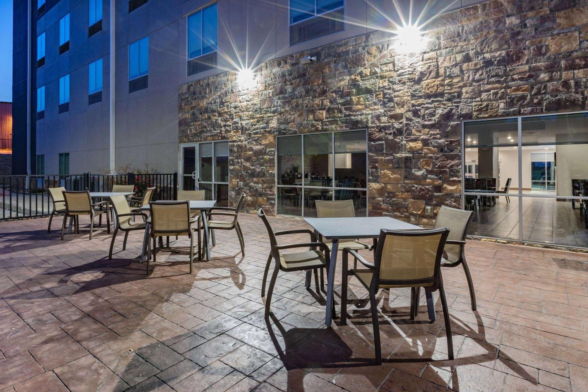 La Quinta Inn & Suites By Wyndham Jackson-Cape Girardeau Exterior photo